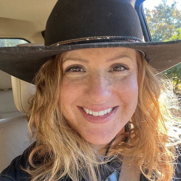 Meet your Posher, Sonya - Picture 1 of 1